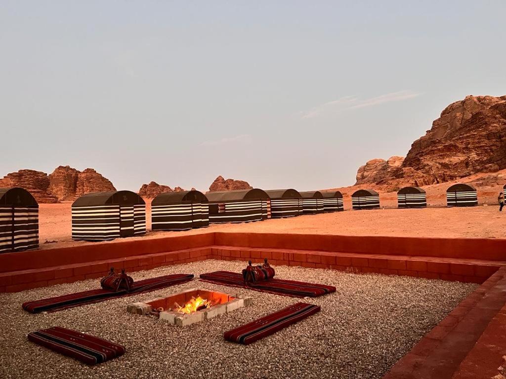Wadi Rum Sky Tours & Camp Luaran gambar