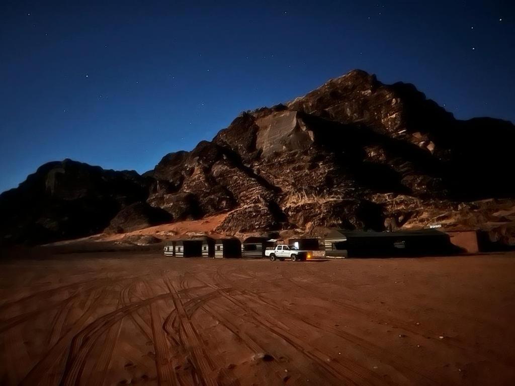 Wadi Rum Sky Tours & Camp Luaran gambar