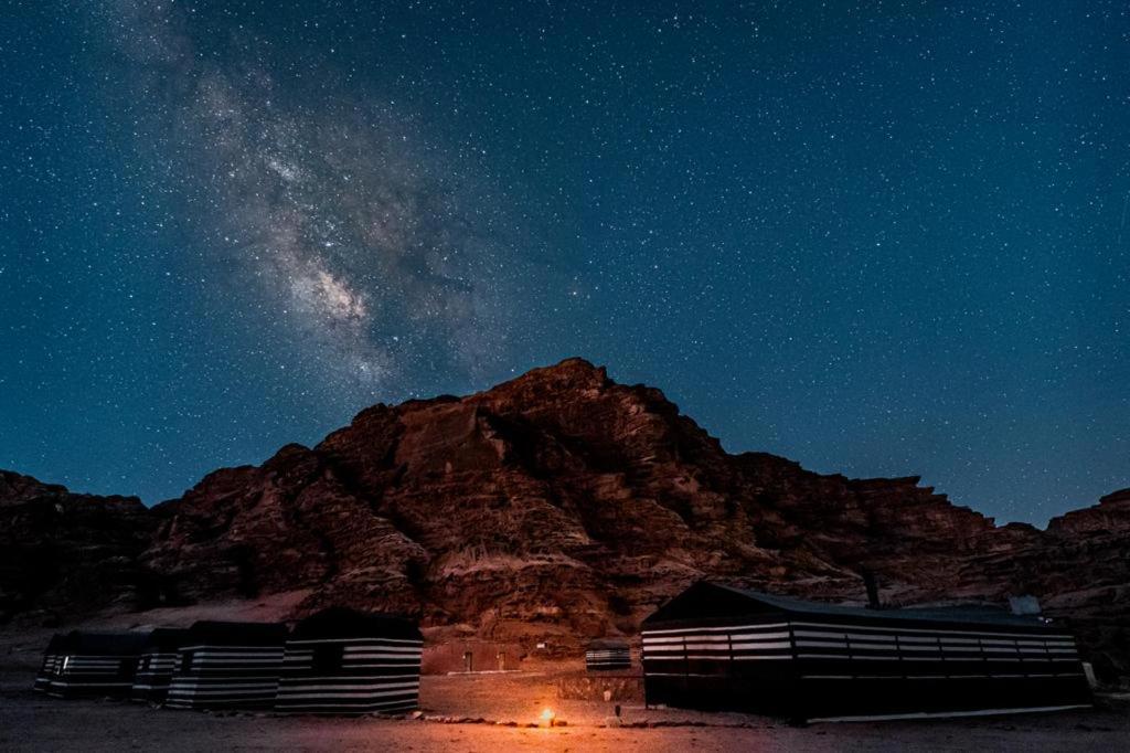 Wadi Rum Sky Tours & Camp Luaran gambar