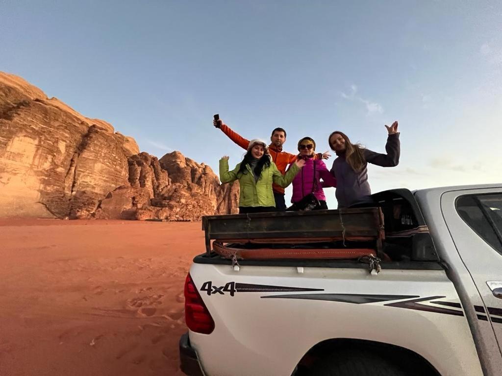Wadi Rum Sky Tours & Camp Luaran gambar