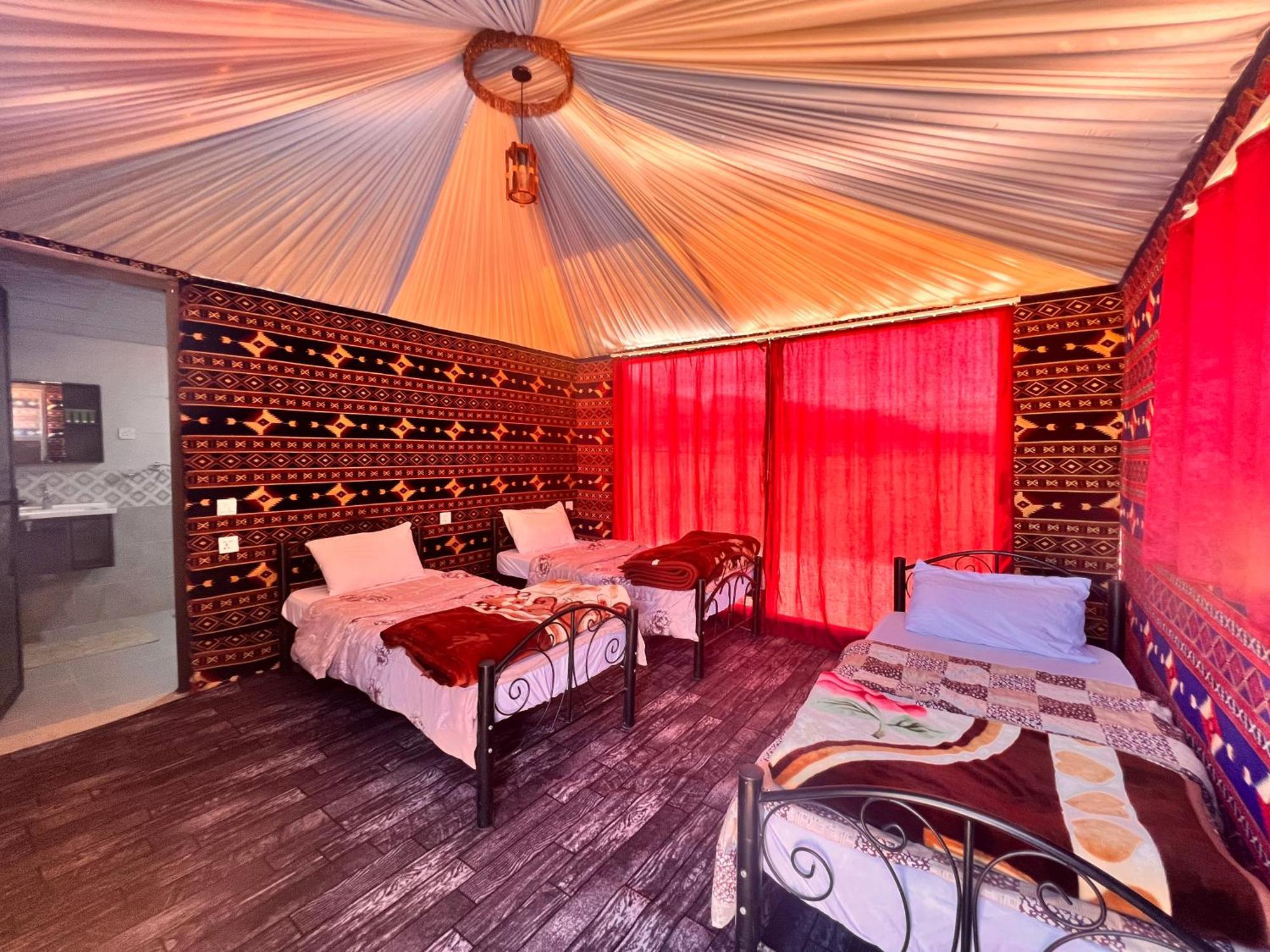 Wadi Rum Sky Tours & Camp Luaran gambar