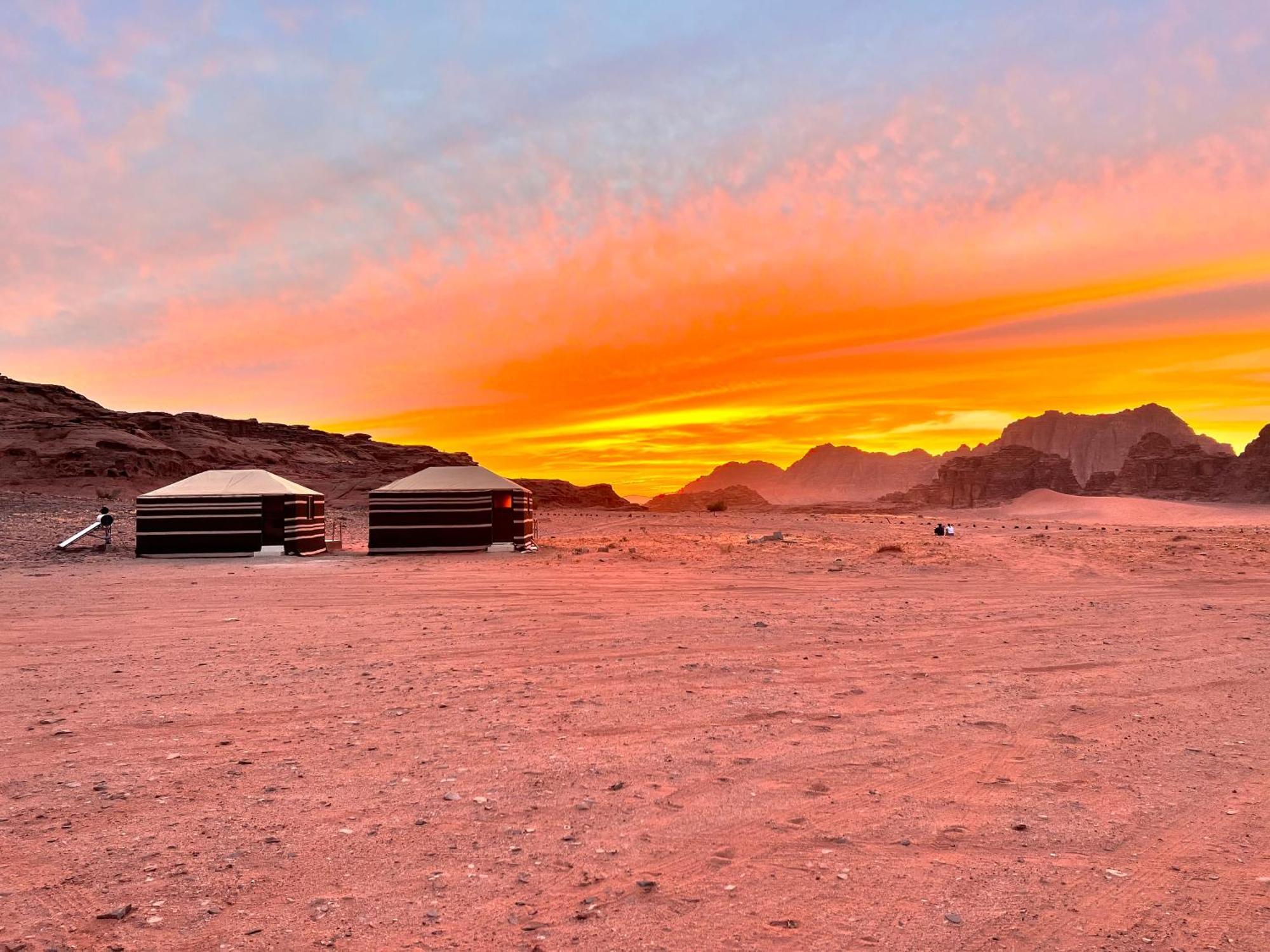 Wadi Rum Sky Tours & Camp Luaran gambar