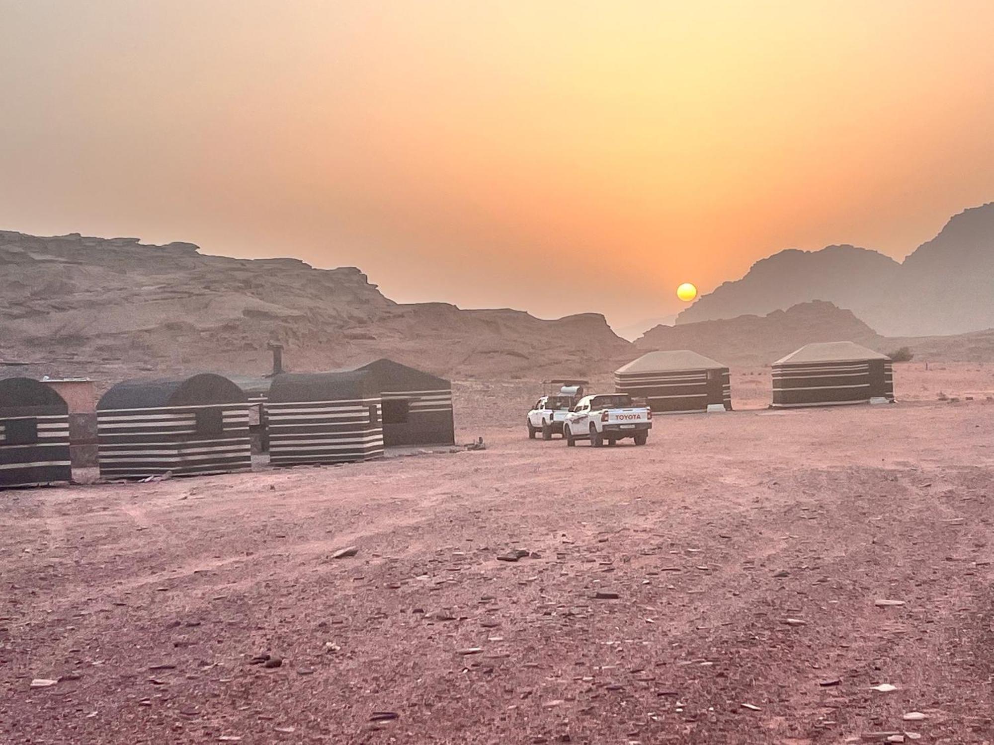 Wadi Rum Sky Tours & Camp Luaran gambar