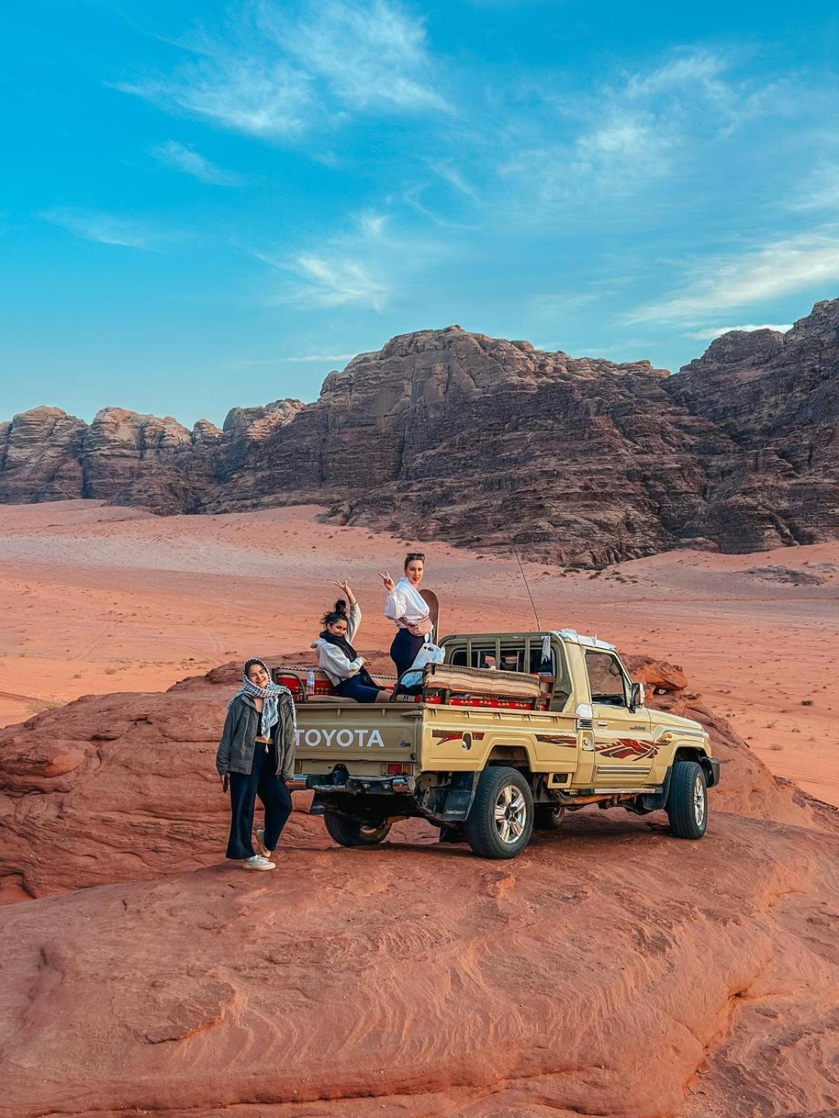 Wadi Rum Sky Tours & Camp Luaran gambar