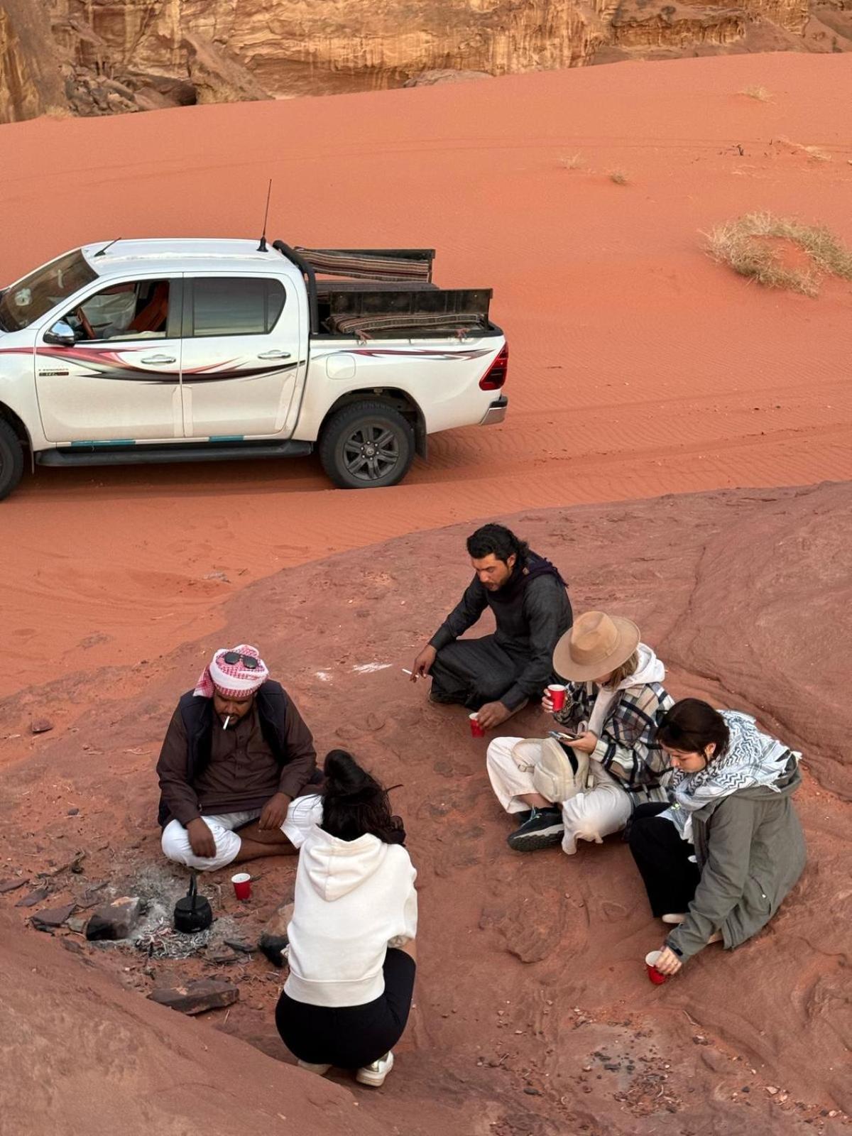 Wadi Rum Sky Tours & Camp Luaran gambar